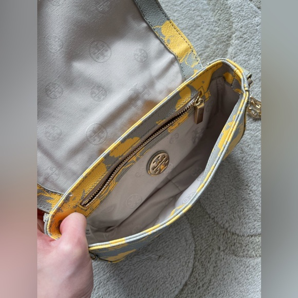 Tory Burch Robinson crossbody bag - Picture 10 of 13
